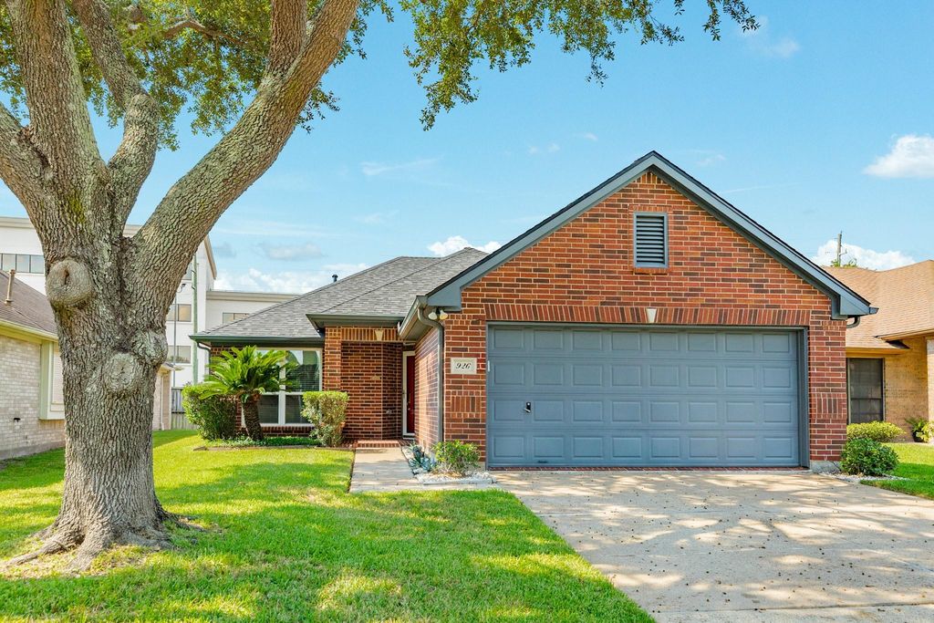 926 Peach Blossom Drive, Pearland, TX 77584
