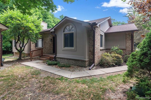 6353 Brookview Lane, West Bloomfield, MI 48322