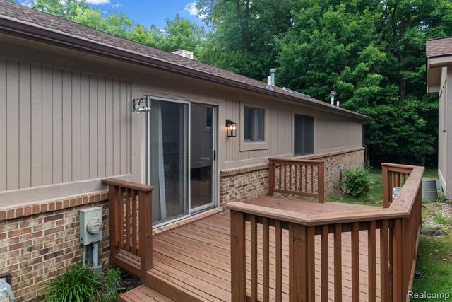 6353 Brookview Lane, West Bloomfield, MI 48322