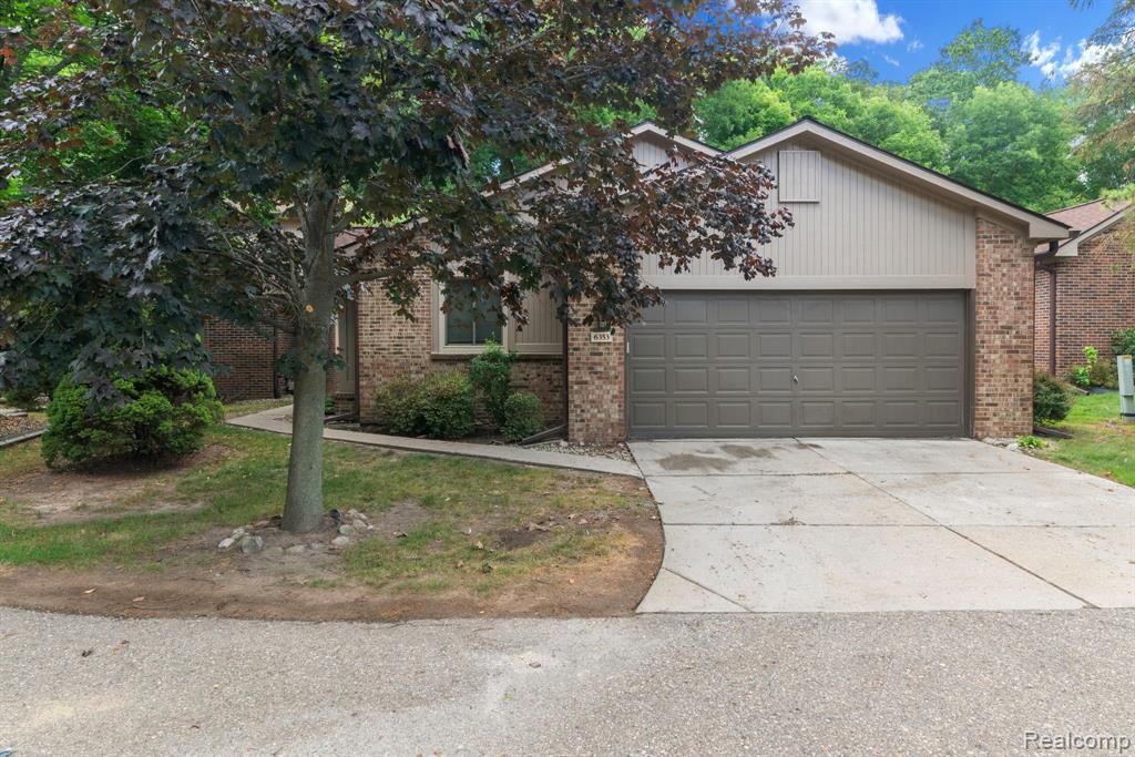 6353 Brookview Lane, West Bloomfield, MI 48322