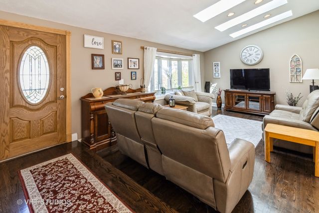 5801 Charleston Court, Hanover Park, IL 60133