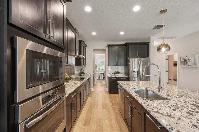 10702 PLEASANT KNOLL DRIVE, Tampa, FL 33647