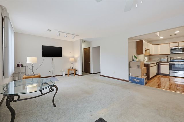 35 Kristee Circle Circle 35, West Warwick, RI 02893