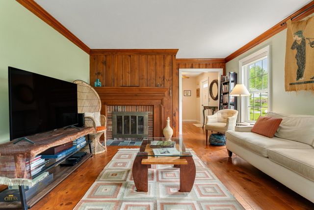 17 Brook Drive, Burlington, VT 05408