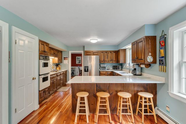17 Brook Drive, Burlington, VT 05408
