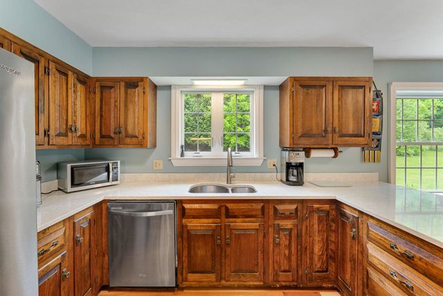 17 Brook Drive, Burlington, VT 05408