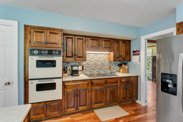 17 Brook Drive, Burlington, VT 05408