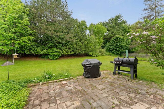 17 Brook Drive, Burlington, VT 05408