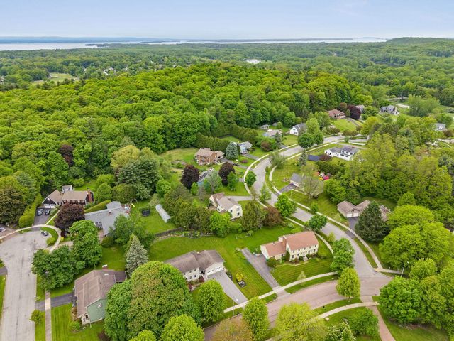 17 Brook Drive, Burlington, VT 05408
