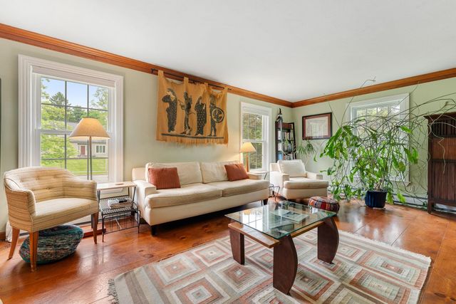 17 Brook Drive, Burlington, VT 05408