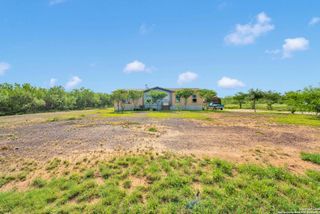 115 County Road 2667, Moore, TX 78057