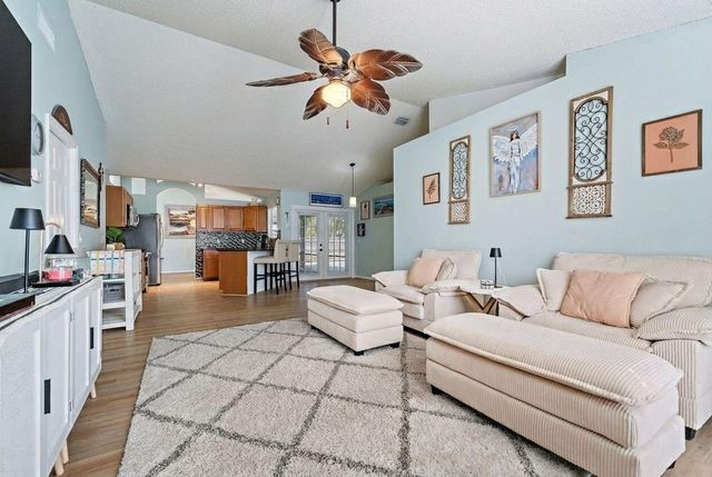 921 NE Zebrina Senda, Jensen Beach, FL 34957