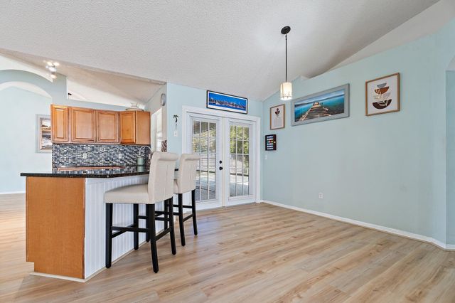 921 NE Zebrina Senda, Jensen Beach, FL 34957