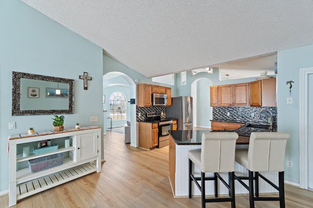 921 NE Zebrina Senda, Jensen Beach, FL 34957