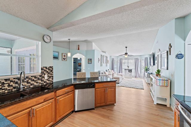 921 NE Zebrina Senda, Jensen Beach, FL 34957