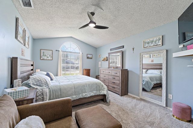 921 NE Zebrina Senda, Jensen Beach, FL 34957