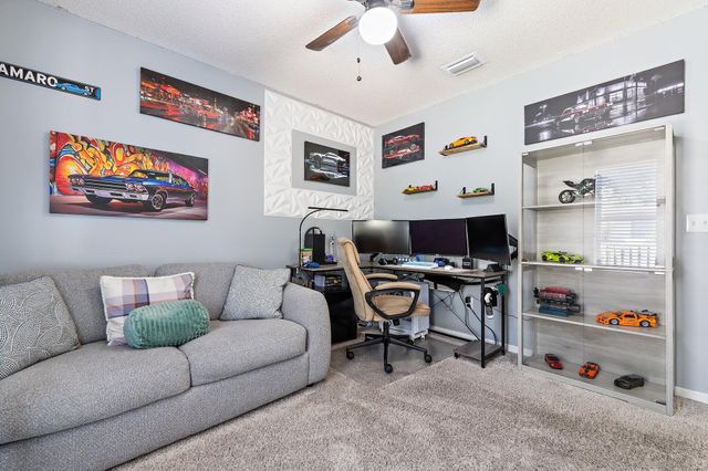 921 NE Zebrina Senda, Jensen Beach, FL 34957