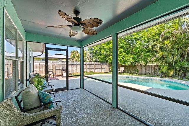 921 NE Zebrina Senda, Jensen Beach, FL 34957