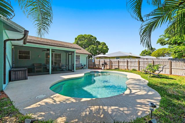 921 NE Zebrina Senda, Jensen Beach, FL 34957