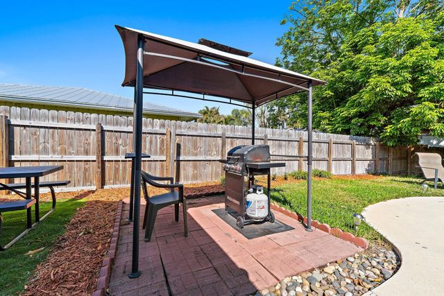 921 NE Zebrina Senda, Jensen Beach, FL 34957