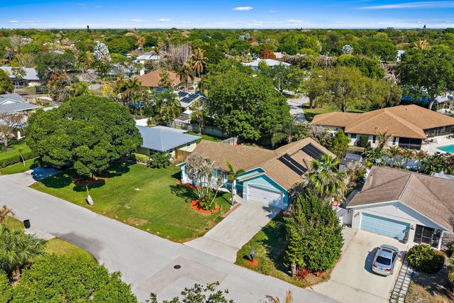 921 NE Zebrina Senda, Jensen Beach, FL 34957