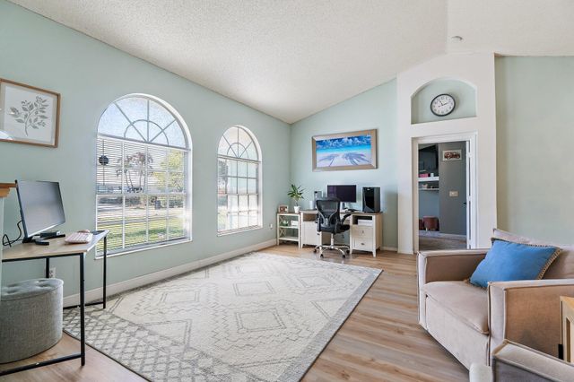 921 NE Zebrina Senda, Jensen Beach, FL 34957