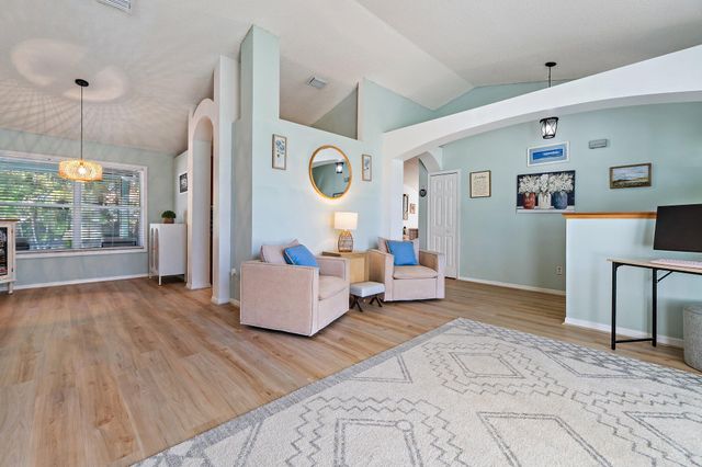 921 NE Zebrina Senda, Jensen Beach, FL 34957