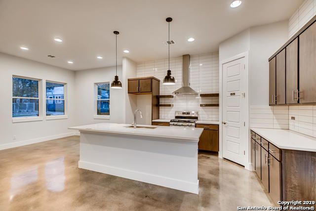 725 Hays, San Antonio, TX 78202