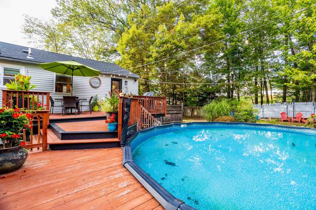 7 Roderick Circle, Nashua, NH 03062