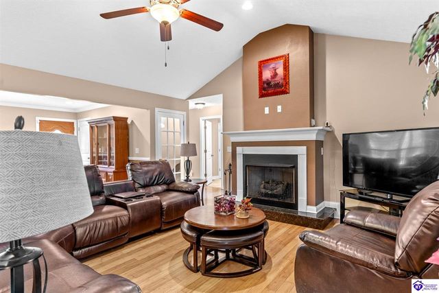 90 Chancellor Court, Elizabethtown, KY 42701