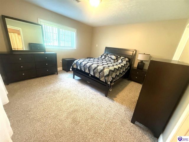 90 Chancellor Court, Elizabethtown, KY 42701