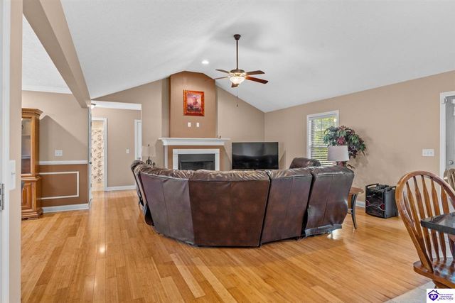 90 Chancellor Court, Elizabethtown, KY 42701