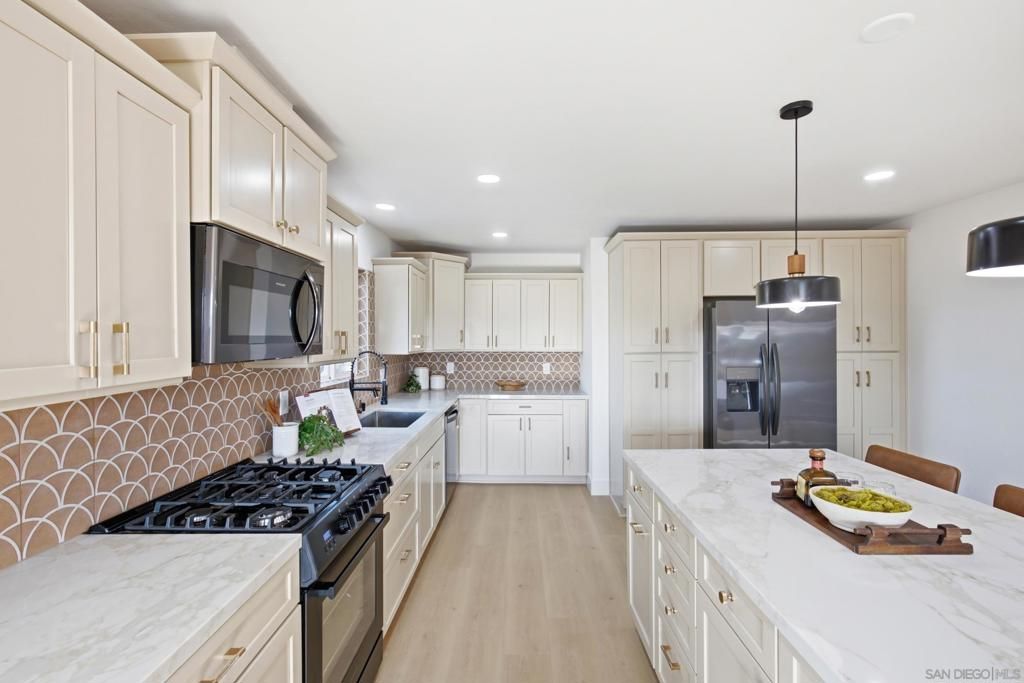 Image 13 of property listing at 2901 Helix, Spring Valley, CA 91977
