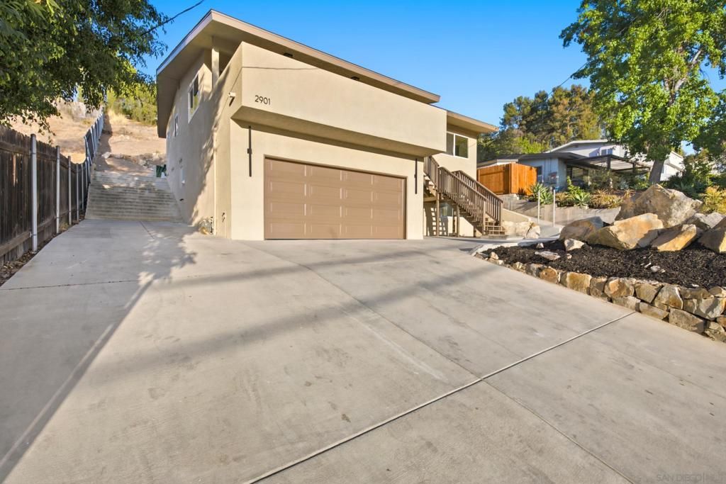 Image 3 of property listing at 2901 Helix, Spring Valley, CA 91977