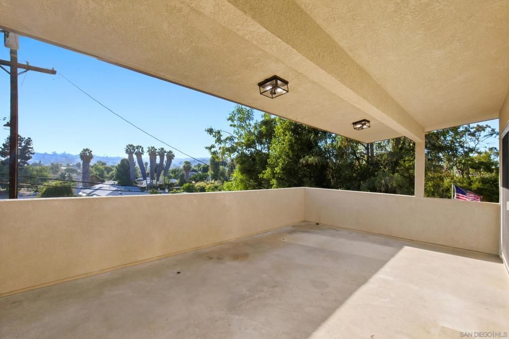 Image 5 of property listing at 2901 Helix, Spring Valley, CA 91977