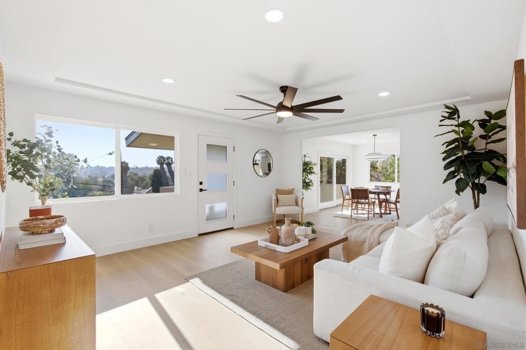 Image 8 of property listing at 2901 Helix, Spring Valley, CA 91977
