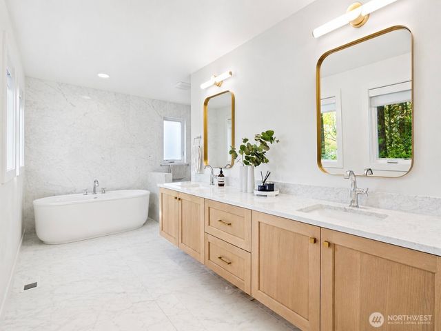 16534 77th Avenue NE, Kenmore, WA 98028