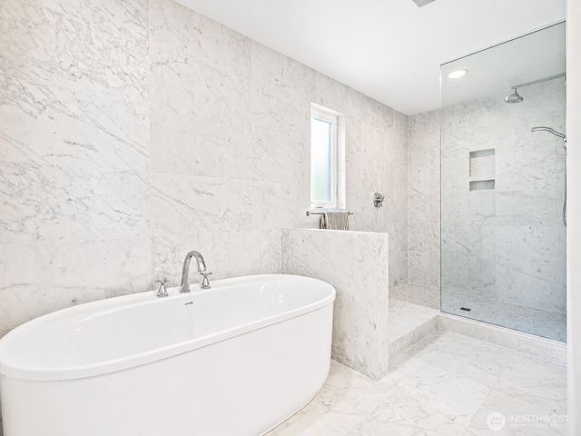 16534 77th Avenue NE, Kenmore, WA 98028