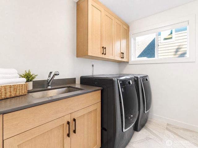 16534 77th Avenue NE, Kenmore, WA 98028