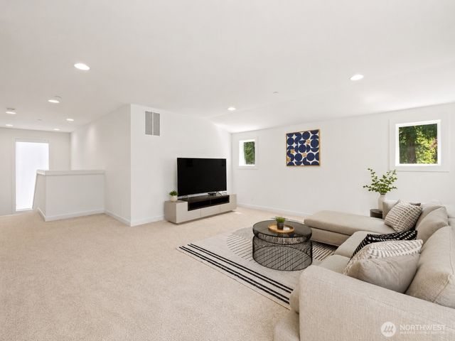 16534 77th Avenue NE, Kenmore, WA 98028