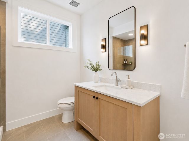 16534 77th Avenue NE, Kenmore, WA 98028