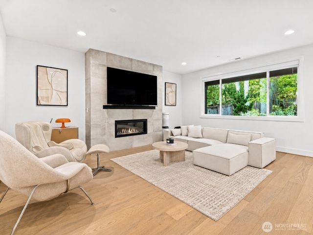 16534 77th Avenue NE, Kenmore, WA 98028