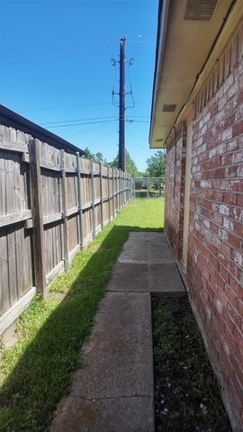 13423 Ambrose Street, Houston, TX 77045