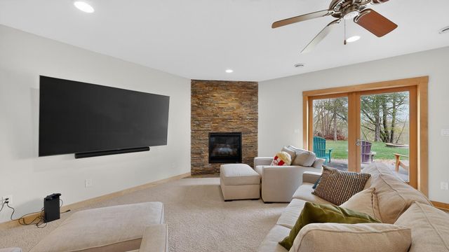 955 Cedar Point Lane SE, Oronoco, MN 55960