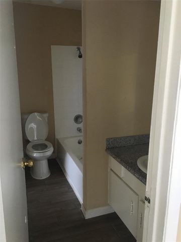 5625 Antoine Drive 313, Houston, TX 77091