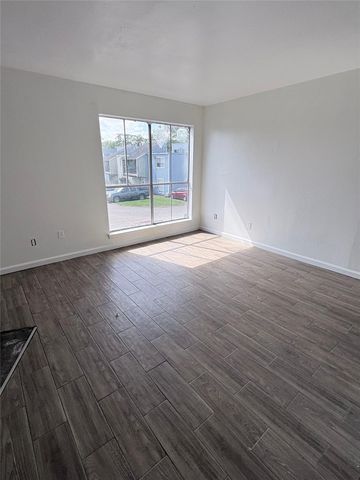 5625 Antoine Drive 313, Houston, TX 77091