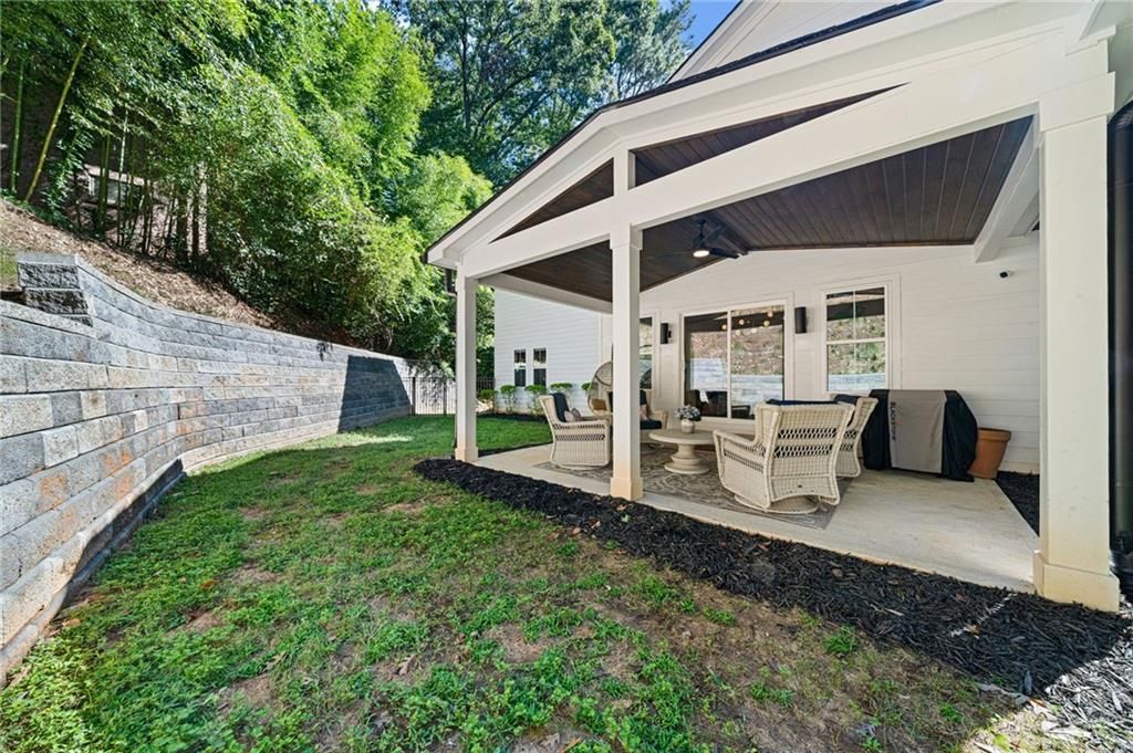 Image 7 of property listing at 1066 Mcconnell Drive, Decatur, GA 30033