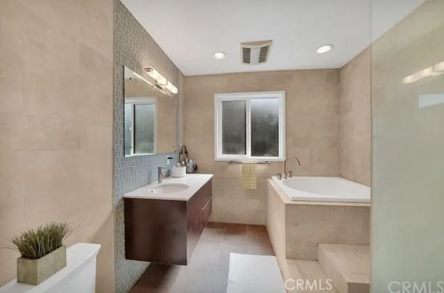 1174 E Ocean Boulevard 7, Long Beach, CA 90802