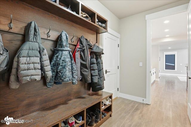 1956 Sonoma Crest Circle, Anchorage, AK 99516