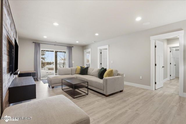 1956 Sonoma Crest Circle, Anchorage, AK 99516